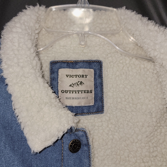 Victory Outfitters sherpa-lined denim trucker jacket. - Picture 5 of 8